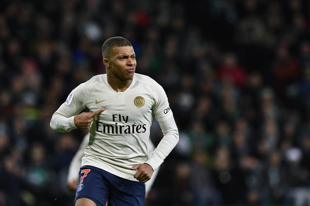 萨卡本场6射2正 1助攻+4关键传球 5过人3成功+6传中2成功 获7.6分